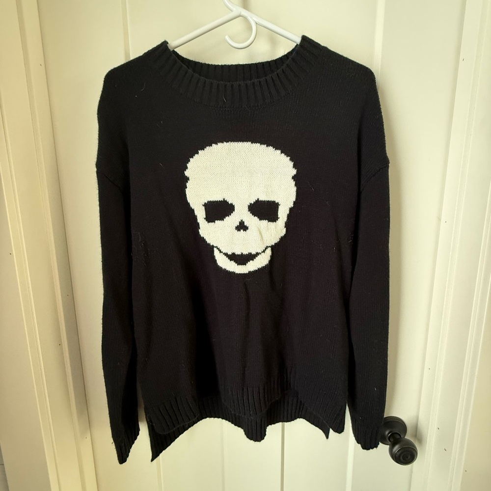 Wallpapher Black and White Skull Crewneck Sweater